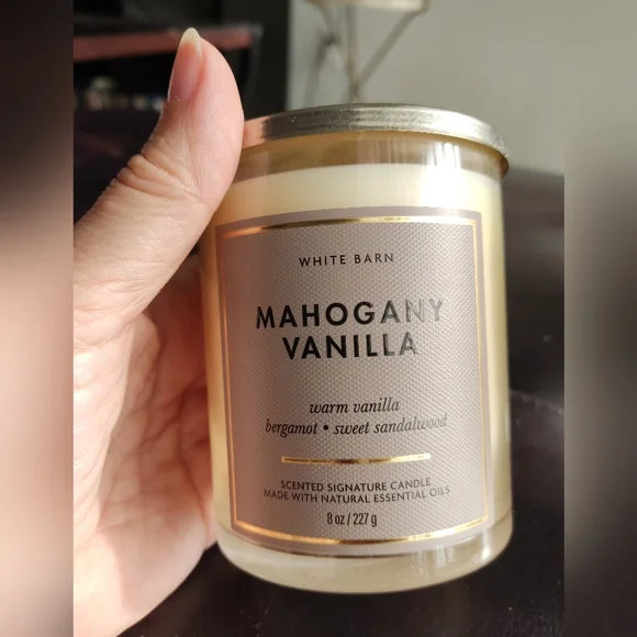 White Barn Mahogany Vanilla Scent Candle - Cream with Silver Lid - Picture 2 of 5